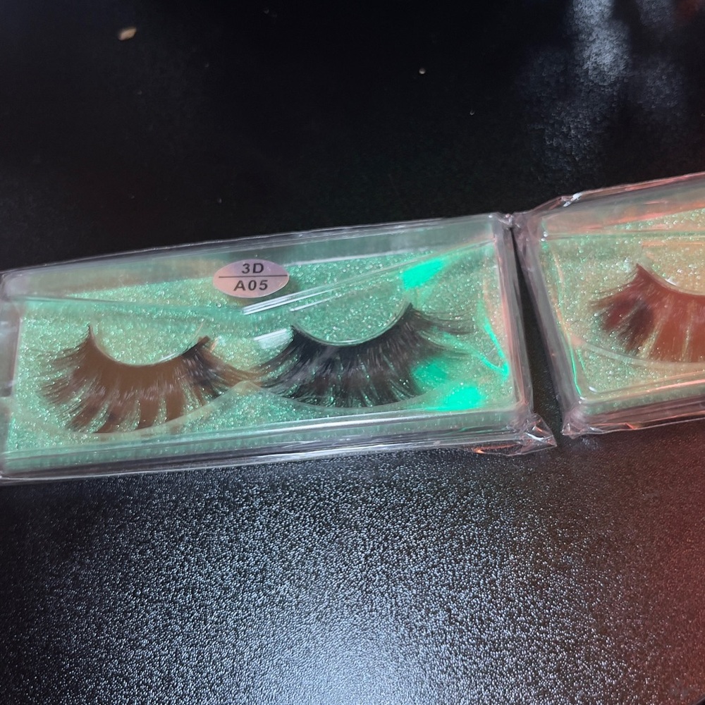 False Lashes Bundle - Picture 6 of 6